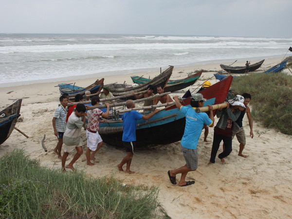 Bão Krosa có khả năng đổi hướng trong 48 giờ tới ảnh 1