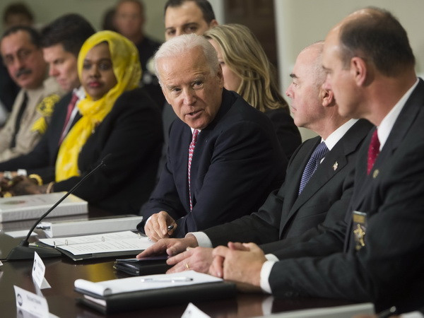 Phó Tổng thống Mỹ kêu gọi đoàn kết để ngăn chặn chủ nghĩa cực đoan ảnh 1