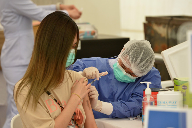 Cảnh báo nguy cơ mắc bệnh tim mạch đối với người không tiêm vaccine ảnh 1