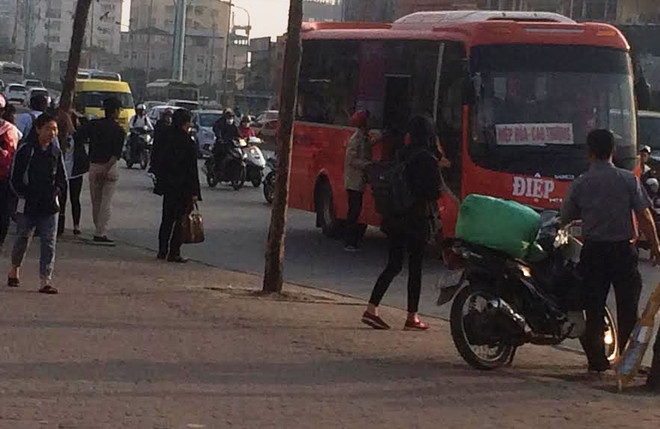 Hà Nội: Bùng phát nạn “xe dù”, “bến cóc” sau điều chuyển luồng tuyến ảnh 1