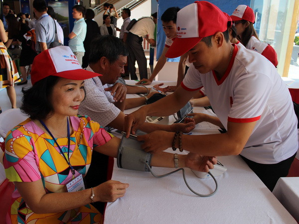 Chuyên gia lưu ý “hãy nhớ số đo huyết áp như số tuổi của mình” ảnh 1