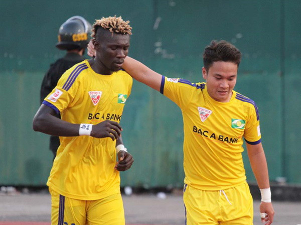 [Video] Odah bỏ lỡ không tưởng trong trận SLNA hạ Bình Dương ảnh 1