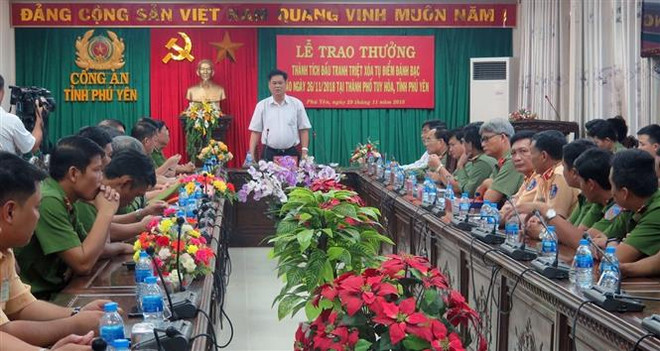 Một cụ bà hơn 80 tuổi cũng tham gia vụ đánh bạc tại Phú Yên ảnh 1