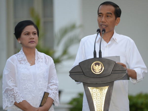 Ngày 26/10, tại dinh tổng thống ở thủ đô Jakarta, tân Tổng thống Indonesia Joko Widodo (ảnh) đã công bố danh sách thành viên nội các mới sau một thời gian trì hoãn. (Nguồn: AFP/TTXVN) Chính phủ mới của Indonesia đã chính thức ra mắt ảnh 1