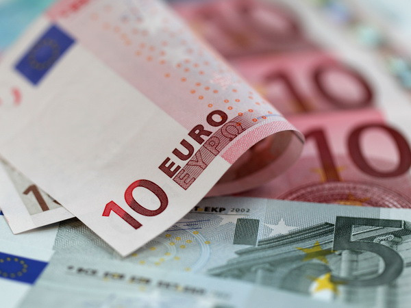 ECB hạ lãi suất, sức ép bán ra đè nặng lên đồng euro ảnh 1