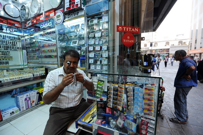 Kinh tế khó khăn, xe sang Lexus cũng trở thành taxi tại Saudi Arabia ảnh 1