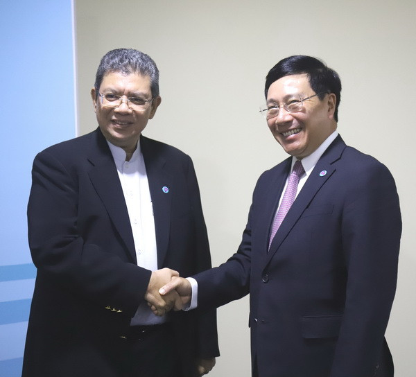 Phó Thủ tướng Phạm Bình Minh tiếp xúc song phương bên lề AMM 51 ảnh 4