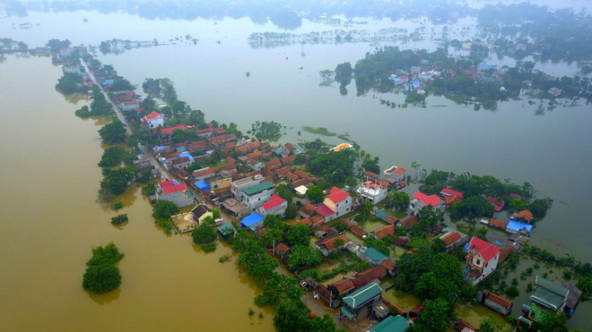 Thủ tướng: Hà Nội cần biện pháp mạnh mẽ hơn hỗ trợ dân vùng ngập lụt ảnh 1