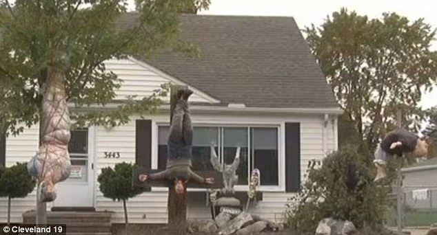 Hốt hoảng với khung cảnh chào đón lễ Halloween vô cùng phản cảm ảnh 1