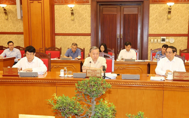 Tổng Bí thư, Chủ tịch nước chủ trì họp Bộ Chính trị, Ban Bí thư. (Ảnh: Trí Dũng/TTXVN) ttxvn_hop bo chinh tri to lam.jpg