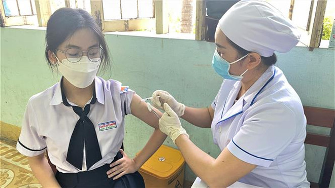 Trên 2.700 ca mắc COVID-19 mới, Bộ Y tế yêu cầu đẩy mạnh tiêm vaccine ảnh 1
