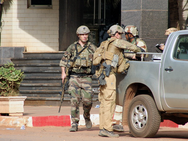 Mali ráo riết điều tra xác định nhóm khủng bố tấn công khách sạn ảnh 1