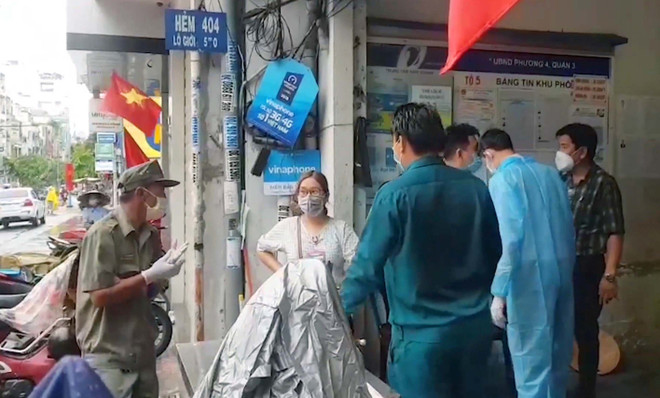 [Photo] TP.HCM phong tỏa khu vực có ca mắc COVID-19 mới ở Quận 3 ảnh 2