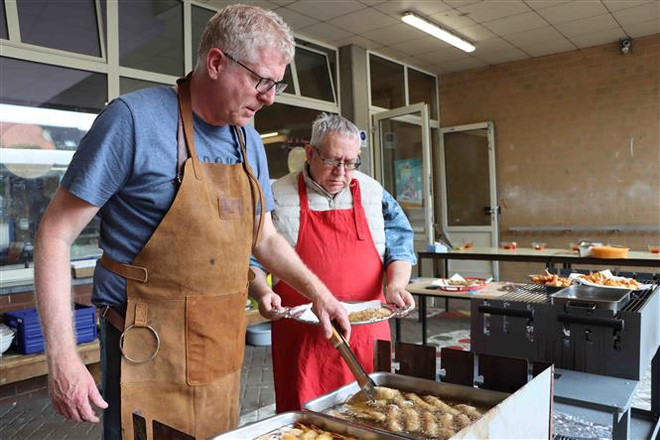 Nhộn nhịp "Tết mùa Hè" ở Bỉ quyên góp hỗ trợ trẻ em nghèo Việt Nam ảnh 2