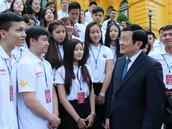 Chủ tịch nước gặp mặt đoàn đại biểu thanh niên kiều bào ảnh 1