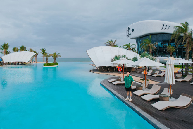 Tô Đi Đâu nhanh chóng check-in tại hồ bơi nước mặn Ocean Pool rộng 5000m2. NovaWorld Ho Tram liên tục đón hàng loạt sao Việt ghé thăm ảnh 2