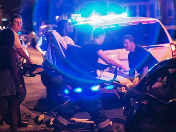 Thị trưởng Chicago nổi giận vì 82 người bị bắn sau Quốc khánh Mỹ ảnh 1