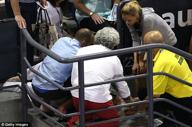 Ivanovic choáng váng khi chứng kiến tai nạn bất ngờ trên sân ảnh 3