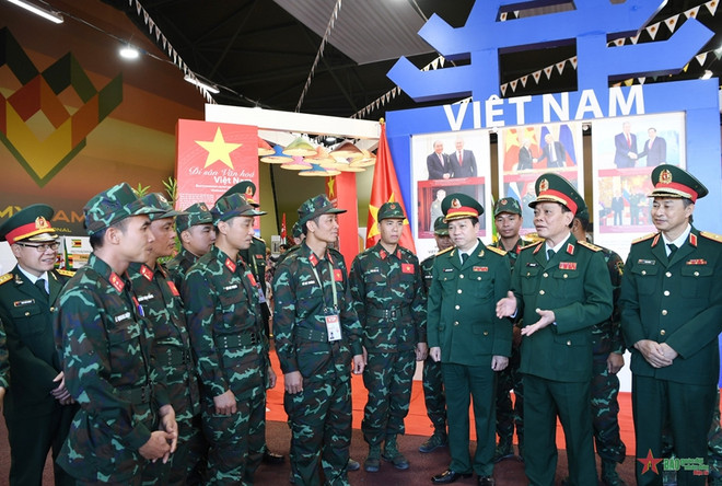 Thượng tướng Ngô Minh Tiến khích lệ các đội tuyển thi đấu Army Games ảnh 1
