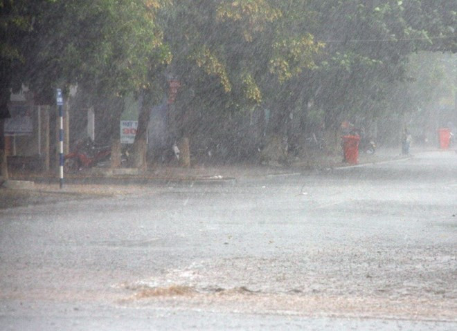 Bắc Bộ tiếp tục mưa dông, có thể kèm mưa đá và dông lốc ảnh 1