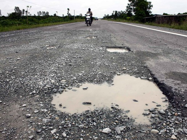 Quốc lộ 26: Đoạn đường mới đưa vào sử dụng đã hỏng nặng ảnh 1