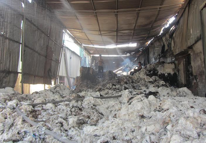 Thái Bình: Cháy lớn ở xưởng bông tại khu công nghiệp Phúc Khánh ảnh 2