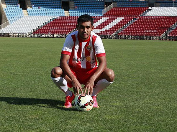 Tiền đạo Thái Lan chia sẻ về màn ra mắt đáng nhớ tại La Liga ảnh 1