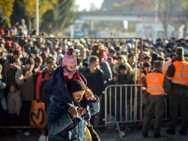 Chính phủ Mỹ kêu gọi không "đóng sập cánh cửa" với người tị nạn ảnh 1