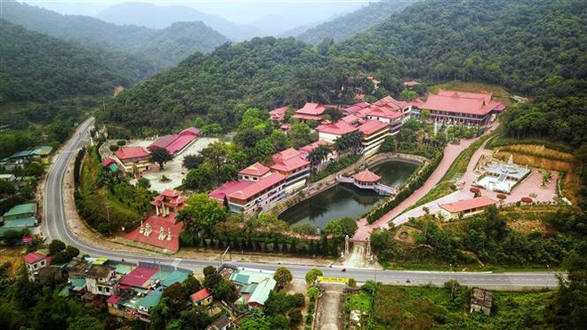 Du lịch Quảng Ninh vẫn thu hút du khách trong mùa thấp điểm ảnh 1