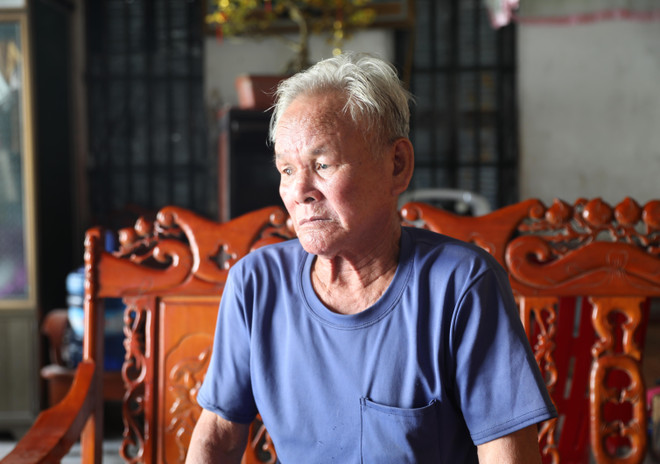Ông Hồ Văn Giáo, xóm Quyết Thắng, xã Diễn Bích, huyện Diễn Châu không giấu được cảm xúc khi nghe tin Tổng Bí thư Nguyễn Phú Trọng từ trần. (Ảnh: Xuân Tiến/TTXVN) TTXVN_2007nhandan5.jpg