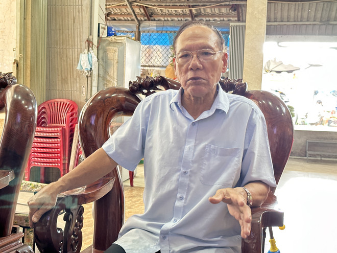 Đảng viên Dương Văn Bé (quận Cái Răng, thành phố Cần Thơ) chia sẻ suy nghĩ, tình cảm của mình trước sự ra đi của Tổng Bí thư Nguyễn Phú Trọng. (Ảnh: Thanh Liêm/ TTXVN) TTXVN_2007nhandan3.jpg