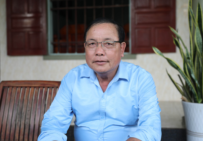 Ông Nguyễn Đình Tân (xóm Quyết Thắng, xã Diễn Bích, huyện Diễn Châu) luôn dõi theo hành trình của Tổng Bí thư Nguyễn Phú Trọng và những trọng trách, cương vị mà ông đã đảm nhận. (Ảnh: Xuân Tiến/TTXVN) TTXVN_2007nhandan4.jpg