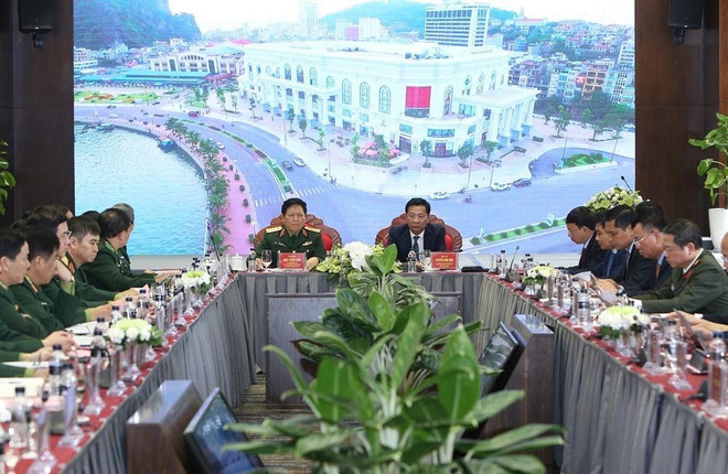 Bộ trưởng Bộ Quốc phòng Ngô Xuân Lịch làm việc tại tỉnh Quảng Ninh ảnh 1