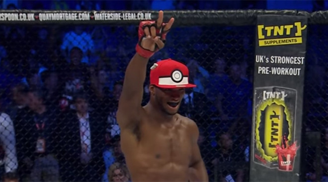 Võ sỹ ăn mừng kiểu Pokemon sau khi hạ knock-out đối phương ảnh 1