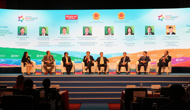 Các diễn giả tại Diễn đàn Nhịp cầu Phát triển Việt Nam 2024. (Ảnh: Hoàng Ngọc/TTXVN) ttxvn_nhip cau phat trien.jpg