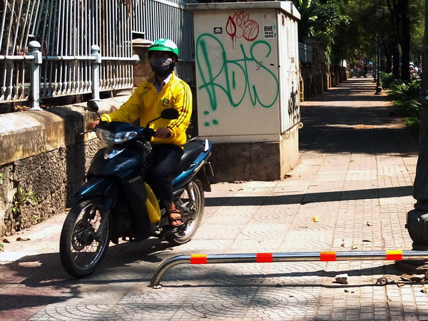 TP. Hồ Chí Minh xử lý vỉa hè: Vẫn còn một số ý kiến băn khoăn ảnh 1