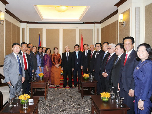 Tổng Bí thư rời thủ đô Phnom Penh, đi thăm tỉnh Preah Sihanouk ảnh 1