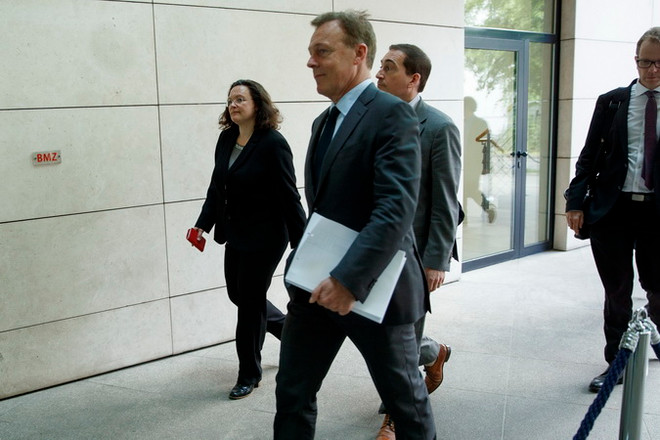 Lộ danh sách hơn 100 chính trị gia Đức là mục tiêu tấn công khủng bố ảnh 1