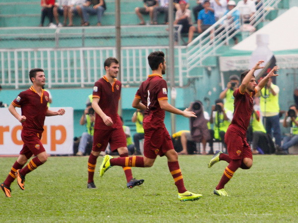 AS Roma có chiến thắng thứ 2 liên tiếp. (Ảnh: Minh Chiến/Vietnam+) Thắng Tottenham, U19 AS Roma chạm một tay vào cúp ảnh 1