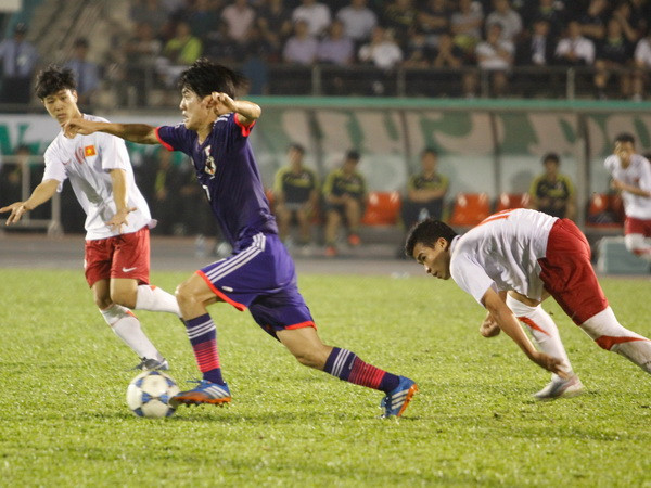 U19 Việt Nam luôn đuối sức trước U19 Nhật Bản. (Ảnh: Minh Chiến/Vietnam+) Thua 0-7, U19 Việt Nam nhận bài học lớn từ Nhật Bản ảnh 1