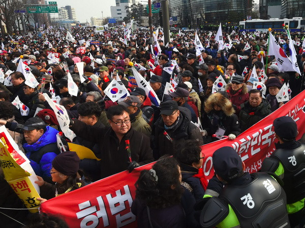 Nhiều người trung thành với Tổng thống Hàn Quốc không rời đảng ảnh 1