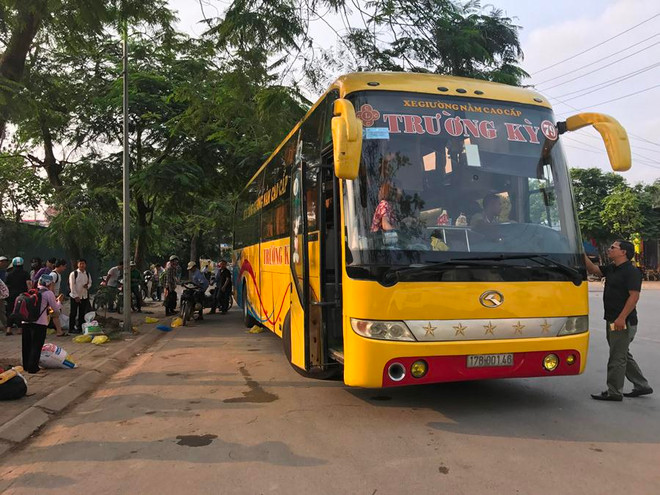 Xe khách “nhồi nhét, chặt chém”, cửa ô ùn tắc ngày cuối nghỉ lễ ảnh 2