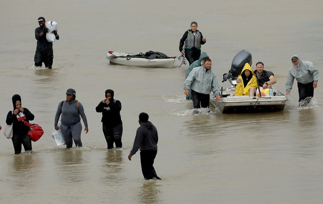 Số người chết và thiệt hại do siêu bão Harvey gây ra tăng mạnh ảnh 1
