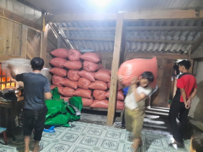 Thanh Hóa: Mưa lớn, sơ tán khẩn cấp 45 hộ dân ở Mường Lát ảnh 1