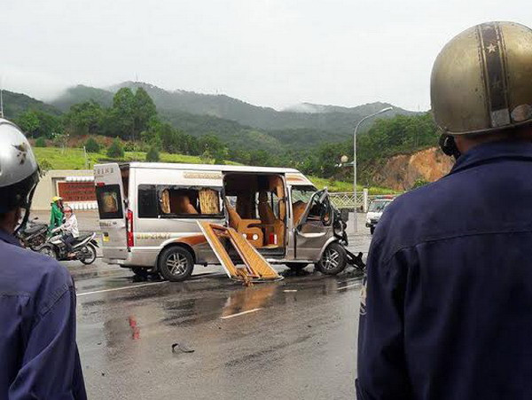 Hai xe ôtô đấu đầu trên quốc lộ 20 khiến 9 người bị thương ảnh 3