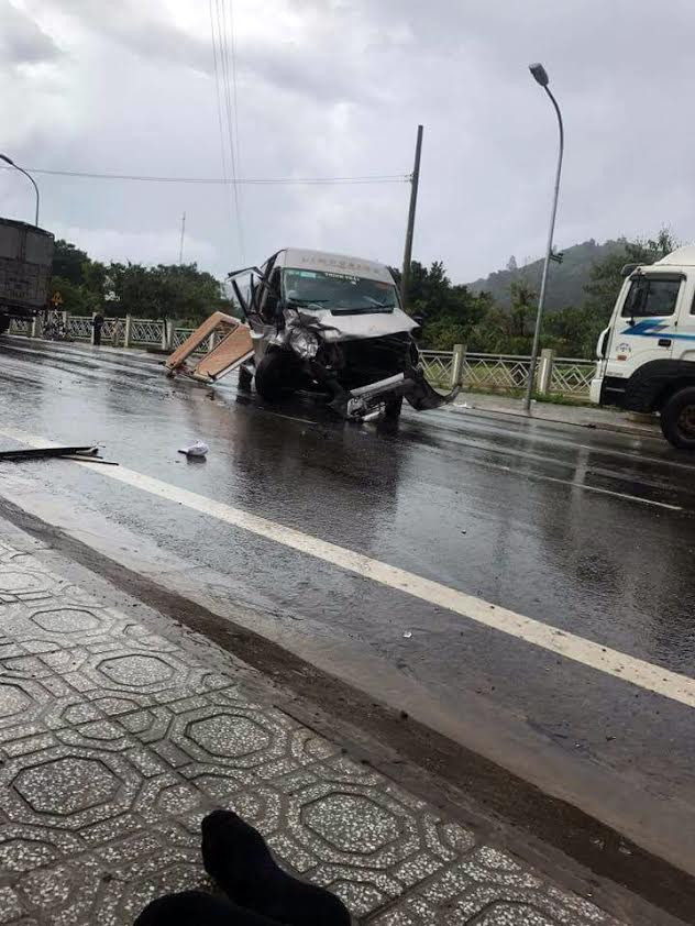 Hai xe ôtô đấu đầu trên quốc lộ 20 khiến 9 người bị thương ảnh 2