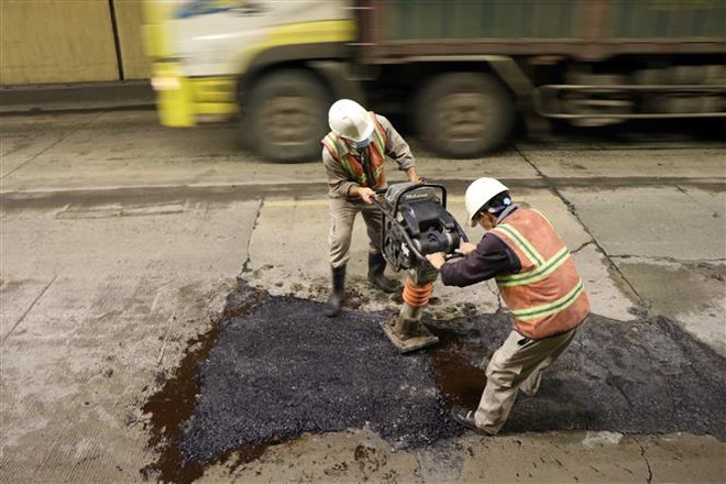 Thừa Thiên-Huế: Bắt đầu sửa chữa mặt đường hầm Phước Tượng, Phú Gia ảnh 1