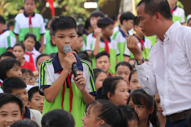 Đoàn Văn Hậu và dàn sao Hà Nội FC so tài cùng các học sinh ảnh 1