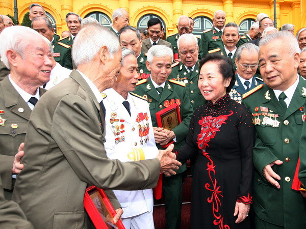 Phó Chủ tịch nước tiếp đoàn cựu chiến binh Điện Biên ảnh 1