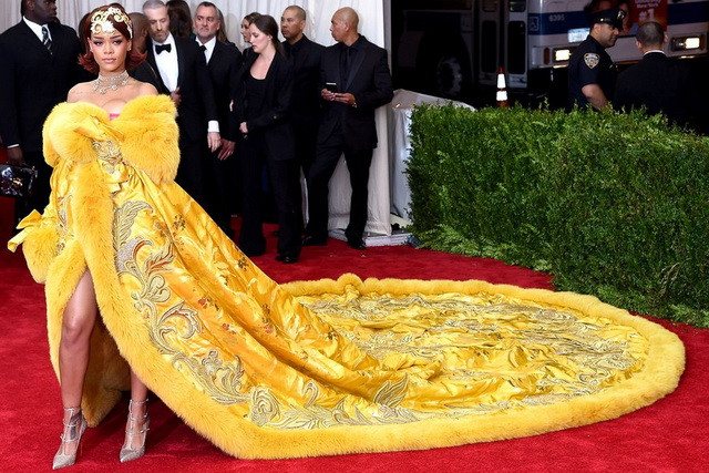 Câu chuyện phía sau bộ trang phục của Rihanna tại Met Gala ảnh 1